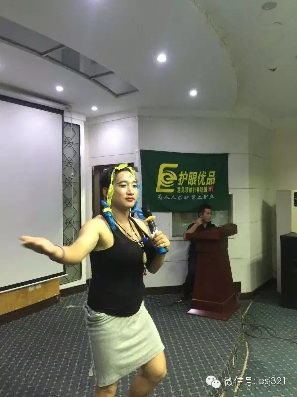 女扮男裝，不像？No、no、no我們很霸氣！