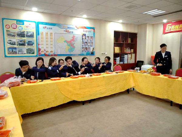 冬至游戲進(jìn)行中，小伙伴們都玩得十分開心